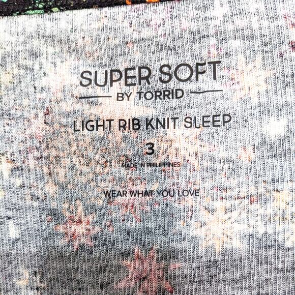 New Torrid Womens 3X Top Super Soft Rib V Neck Lace Sleep Tee Rainbow Stars - Picture 5 of 6